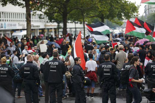Angry Protesters Storm Elbit Branch in Germany, Leading to Five Arrests – www.mondialnews.com